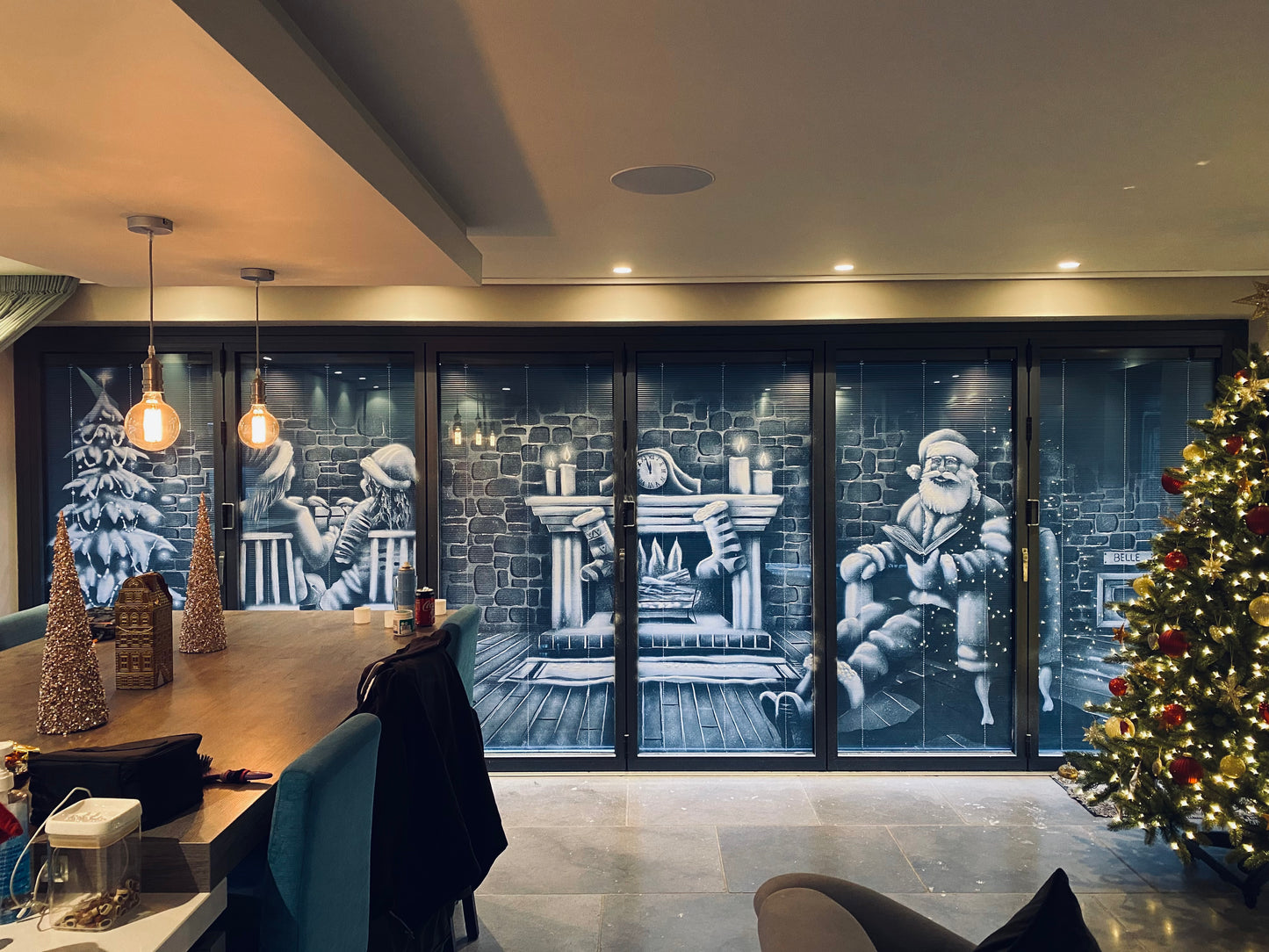 snow windows Snow window art, bespoke snow spray installations, snow spray stencils, Christmas window art, Christmas window decoration with snow spray, snow spray art number 1 snow spray artist number 1 window art easy to remove snow spray art sustainable window stencils reusable window stencils